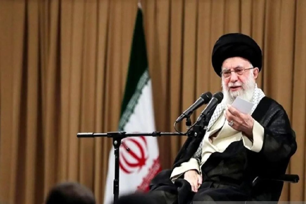 Khamenei Peringatkan AS, Perang Bisa Meluas ke Kawasan