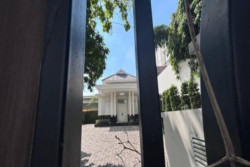 Prabowo Pertanyakan Keberadaan Rumah Radio Bung Tomo di Surabaya