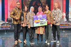 Nasabah Bank Jateng Bawa Pulang Innova Hybrid