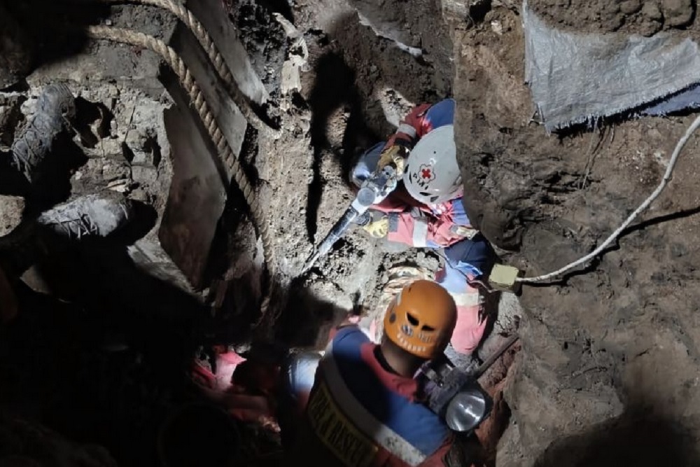 Dua Warga Bandung Tewas Tertimbun Saat Gali Peti Harta Karun