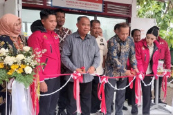 Menkop Resmikan Produk UMKM HIPMI DIY Masuk Gerai KDKMP