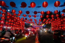 Imlek 2026, Pasar Gede Solo Berselimut Lampion