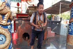 Kelenteng Boen Tek Bio Banyumas Bersih-Bersih Rupang Sambut Imlek 2577