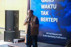 SBY Baca Puisi di Magelang, Kenang Kupat Tahu hingga Gethuk Sabun